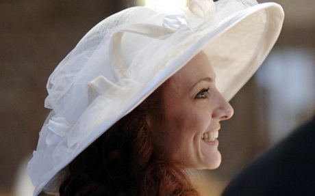 abiti-da-sposa-con-cappello-37-12 Abiti da sposa con cappello
